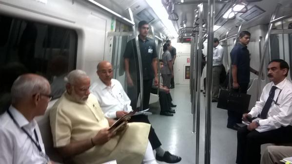 vickypleeze's tweet photo. Ye konsa map hai jaha mai pahucha ni
Guy- sir ye metro ka hai http://t.co/LcthGD691O
