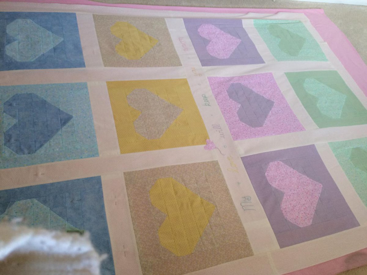 LisaMakes's tweet photo. Easy like Sunday morning... What shall I make today? #quilt commission for a colleague. #needtotweetmore http://t.co/TsnpZ2n3VZ