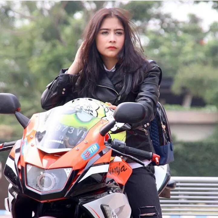 prillversLA's tweet photo. Kerennn banget @PrillyBie  di ggs season2 karakterny jutek dan suka balap_balapan. http://t.co/uKIMlWttgg