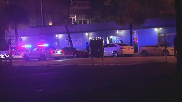 Guard, gunman hospitalized after Fort Lauderdale police-involved shooting local10.com/news/guard-gun… http://t.co/HSIG4ADiHk