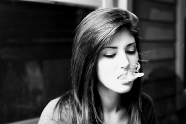 P_Vaper's tweet image. She has got the vibe! #VapeLife