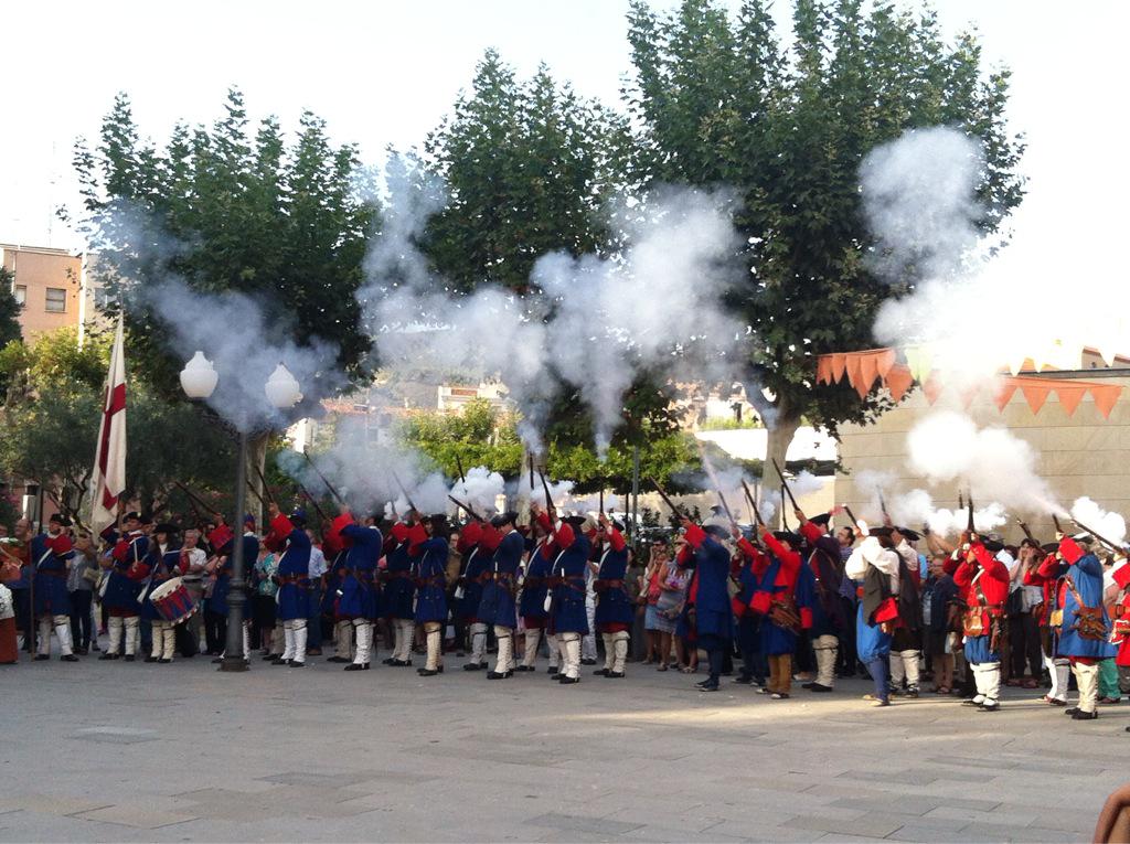 MCopons's tweet photo. Mori el Borbó!! #FestaMiquelets #Aulesa http://t.co/JruxxZ2HXw