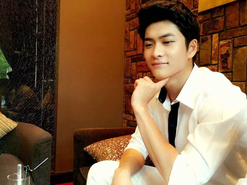 MakeMe5urprise's tweet photo. [TRANS] @the5urprise ตึกตักตึกตัก~♥ กำลังสัมภาษณ์อยู่ที่เวียดนามครับ~! #오늘도청춘 #ForeverYoung #VTV #คังแทโอ http://t.co/fUAp6Iu8Bh
