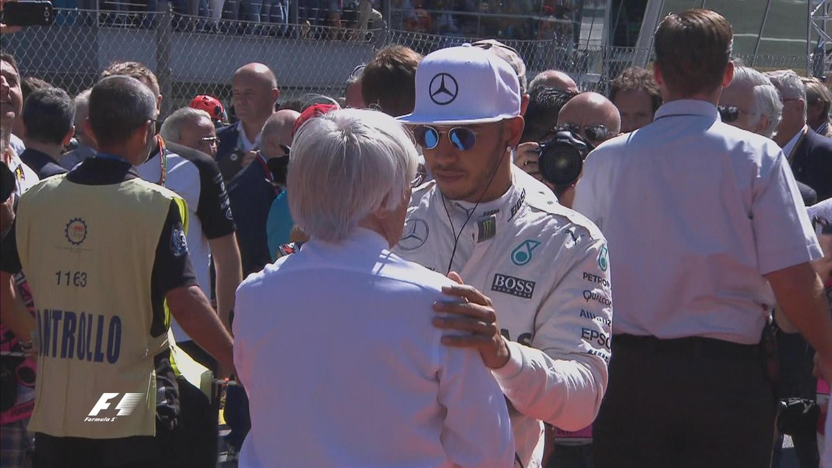Flags flying at #Monza, celebrities on grid &amp; drivers ready. Not long left! #ItalianGP #ForzaF1