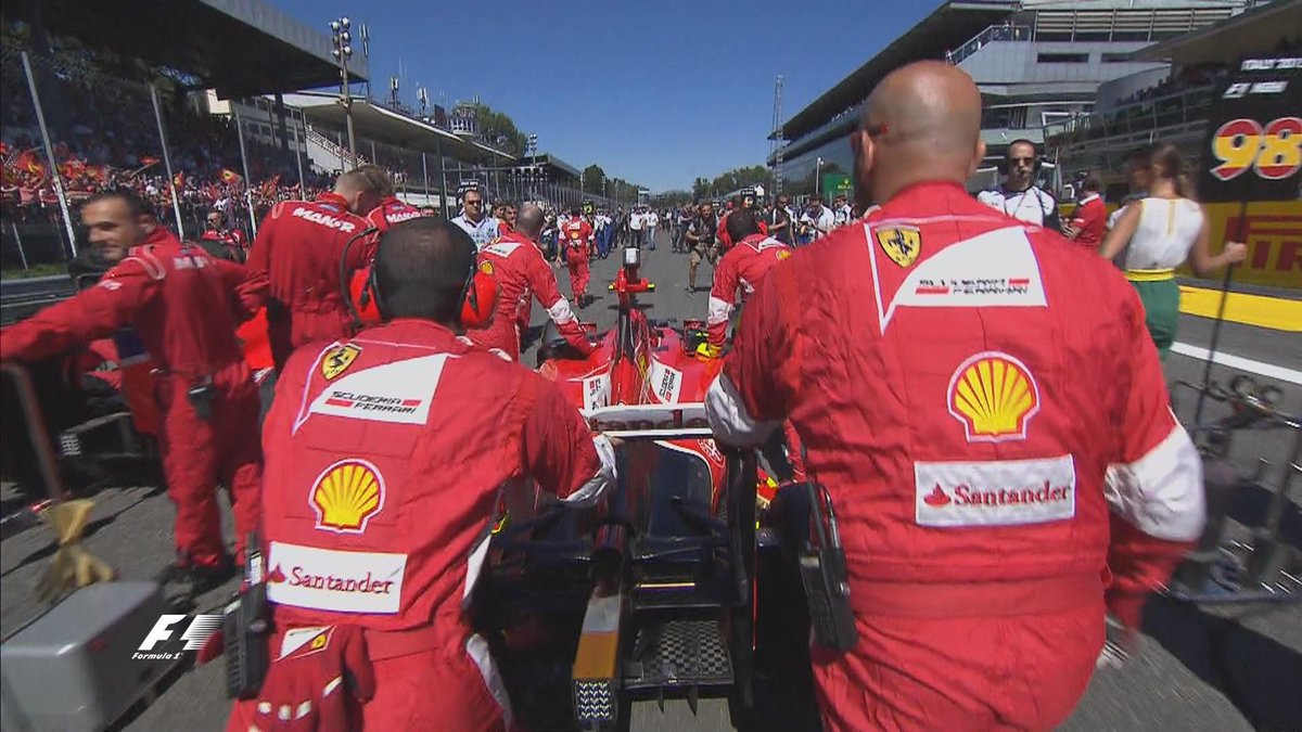 menzikulati's tweet photo. “@F1: Flags flying at #Monza, celebrities on grid &amp; drivers ready. Not long left! #ItalianGP #ForzaF1 http://t.co/1vH9aerlFi