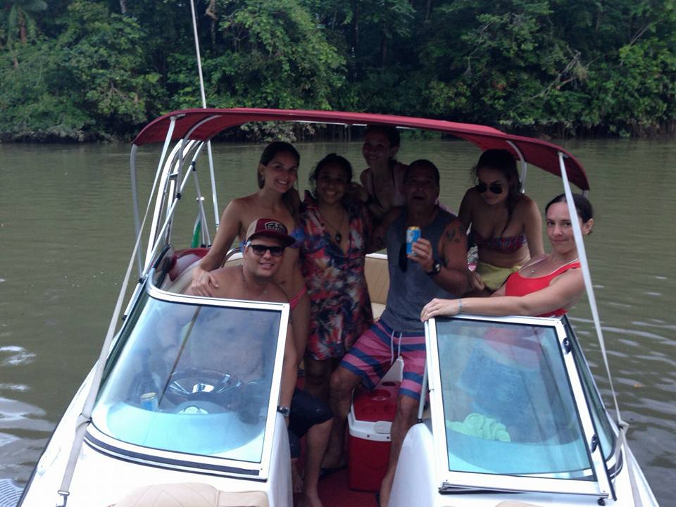 SiteLBcom's tweet image. Mais fotos do passeio que Lua, Marcela Nunes e Fred Eça fizeram em Belém. 🌅