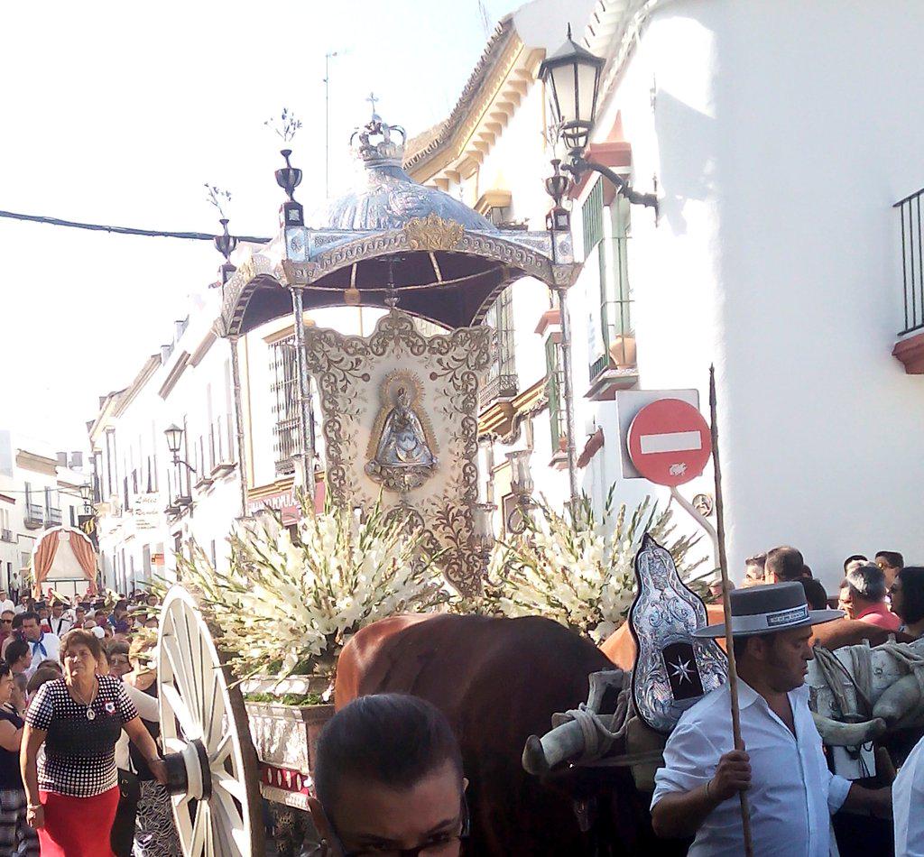 MisterRufo's tweet photo. Domingo de romería #VirgenDeGracia #Carmona http://t.co/k4trRkfzAr