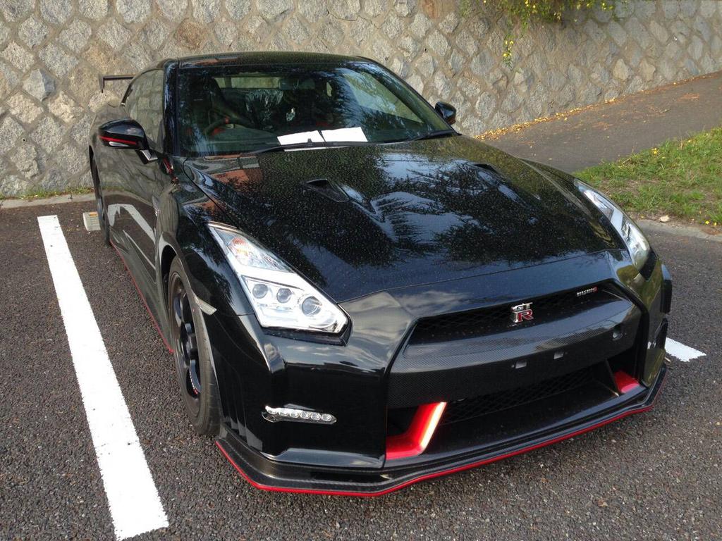 yuhei4spd's tweet photo. 例の盗難車で走行会優勝したGT-R nismoが大阪産業大学にいたらしい http://t.co/80Gg6rlgbD