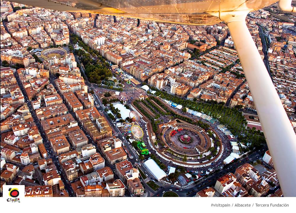 EspanaEnLatam's tweet photo. #FeriadeAlbacete starts today and lasts 10 days. Enjoy and celebrate it  with music, food and multiple activities. http://t.co/H6IY5Qh3U2