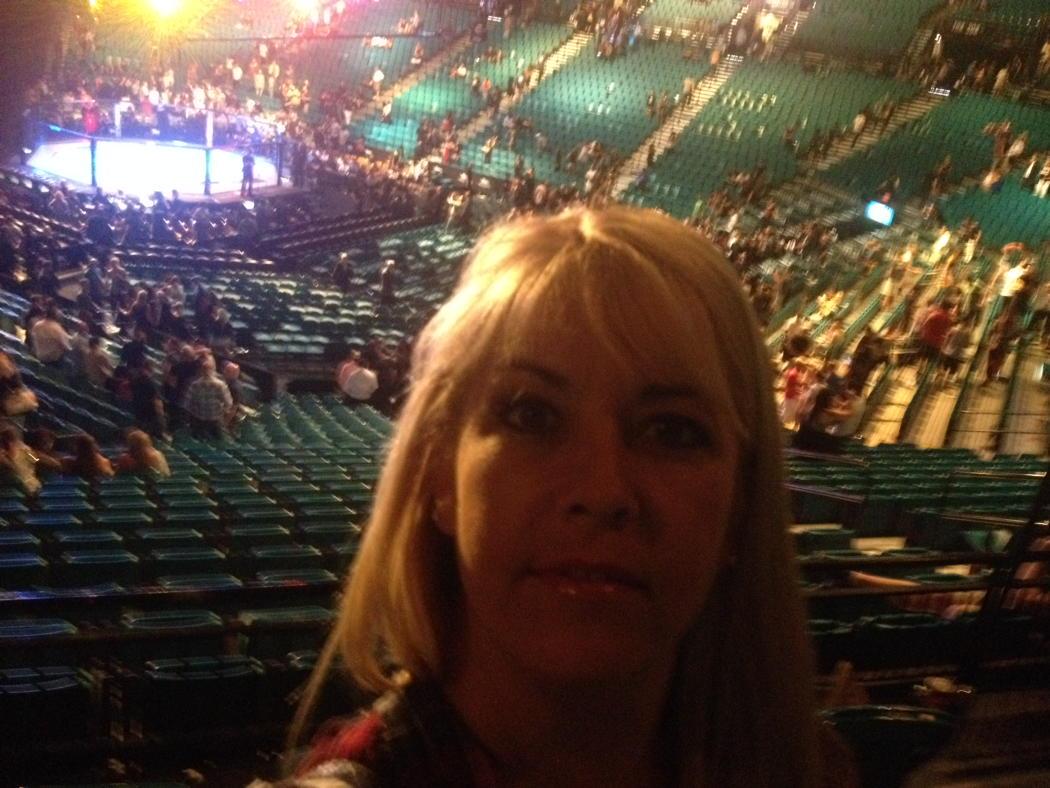 JoclynStone's tweet photo. @noirhalo what an awesome treat.  UFC at #MGM #LASVEGAS kick ass event #LiquidRed gives awesome drawing prizes!! http://t.co/LAFy14PfQq