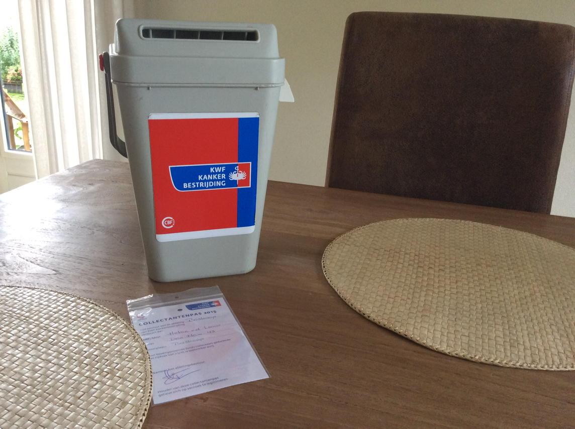 HelmavdLouw's tweet photo. Komende week #kwf collecte week. Mijn bus staat al klaar, dus doe de deur open en geef voor dit belangrijke doel. http://t.co/cPx4GhMY6b