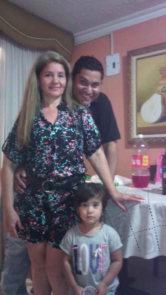 danielgoncos's tweet image. Mi hermosa madre y hija
