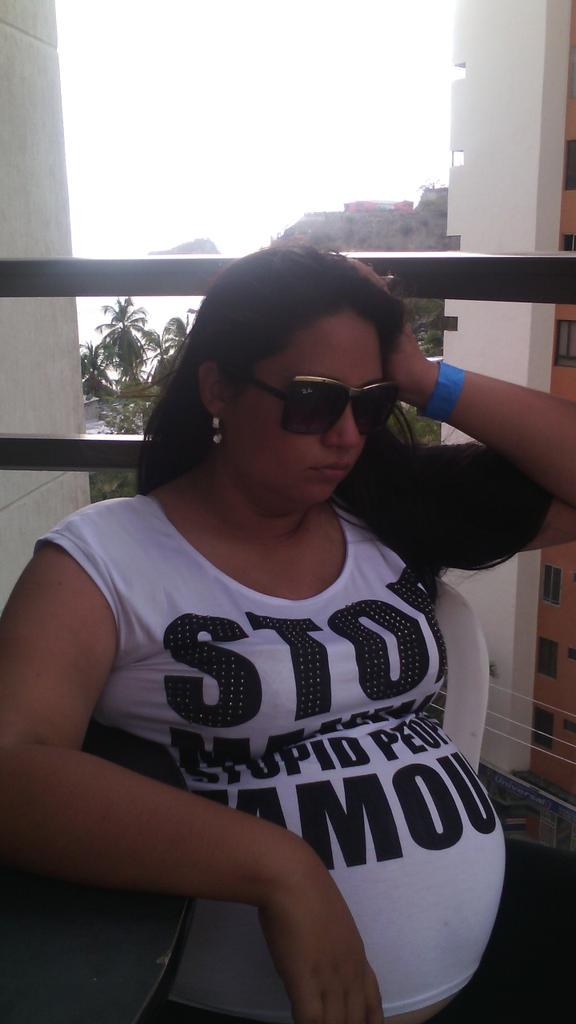 danielgoncos's tweet image. Mi hermosa esposa relajada jejejeje