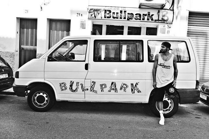 BULLPARK13's tweet photo. Conoces ya nuestra tienda?????? #Bullpark #Ripollet #BullparkShop.. http://t.co/iKe7I6fuuZ