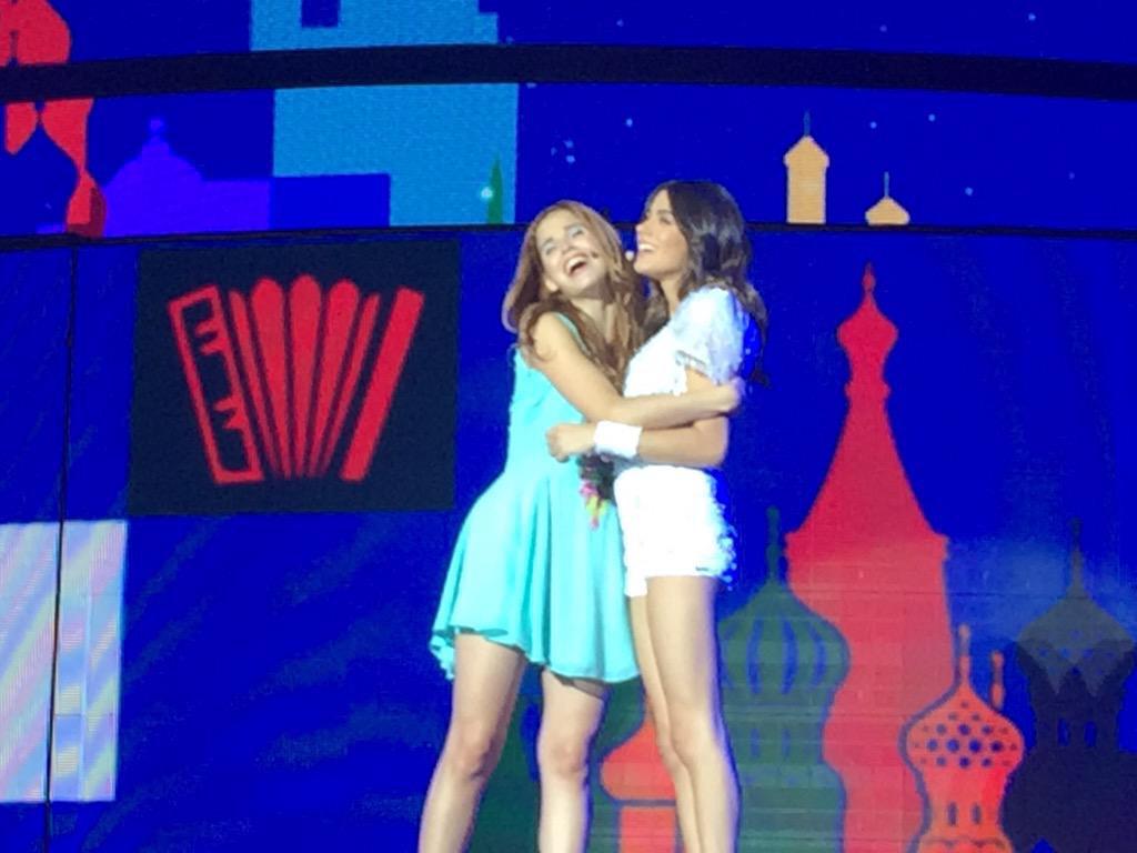 CLodovicaTjk's tweet photo. #FOTO
Доступны новые фотографии с шоу <<Violetta Live Viena>> с Тини и Канди.

#DVTO {@kndmolfese и @TiniStoessel } http://t.co/pusGKJWkN9