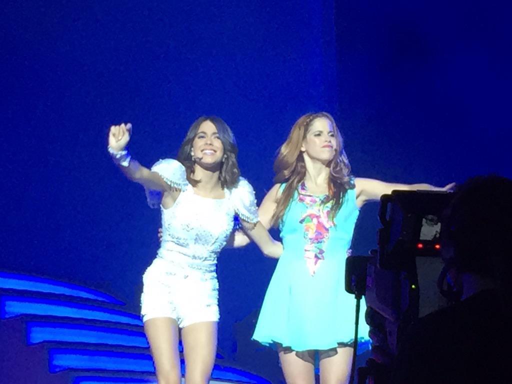 CLodovicaTjk's tweet photo. #FOTO
Доступны новые фотографии с шоу <<Violetta Live Viena>> с Тини и Канди.

#DVTO {@kndmolfese и @TiniStoessel } http://t.co/pusGKJWkN9