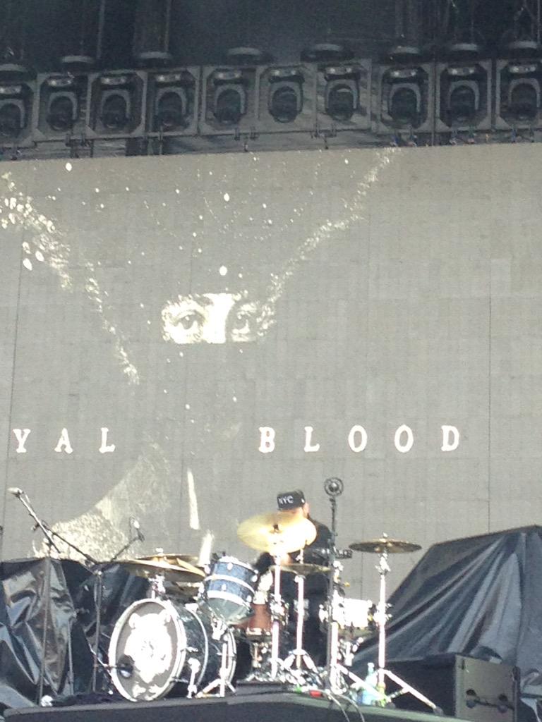 lafollen's tweet photo. @royalblooduk @thenationalbowl  last night amazing #royalblood http://t.co/3RjcFuI4kA