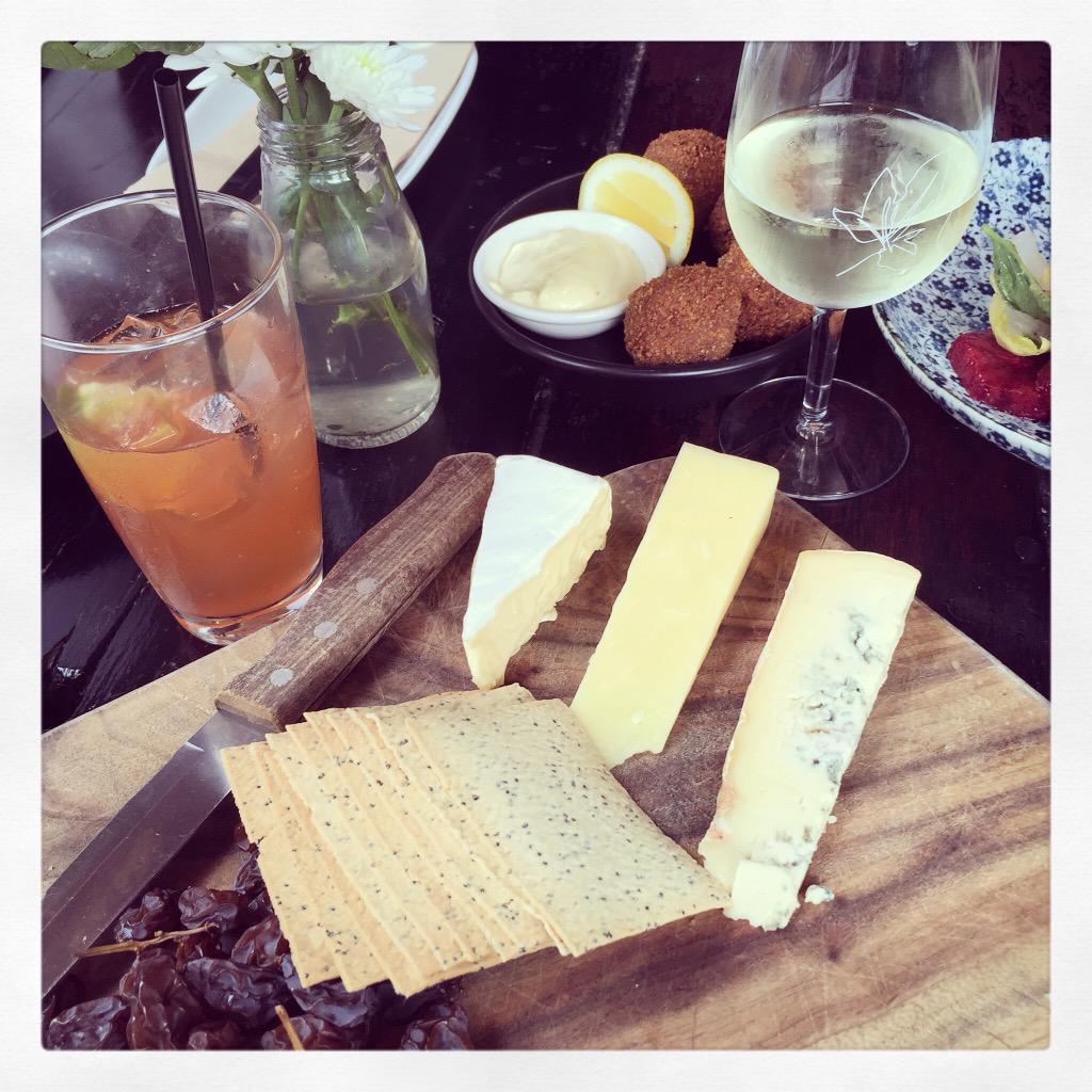 TroyButler06's tweet photo. Does #Sydney #Australia have the best #wine #bars @thewinery #AbelsTempest #FoodPorn #KeystoneLove #HappyFathersDay http://t.co/wnS5BY3eYr
