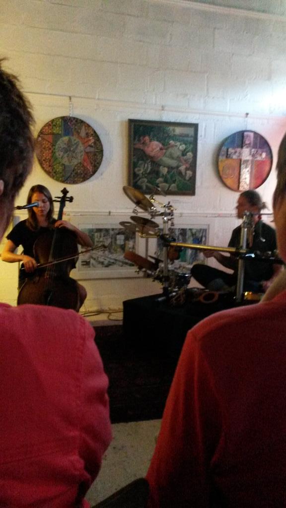 CatRiley87's tweet photo. @ariellarosanna @Voorkamerfest They totally killed it. #amazing tuneage http://t.co/5fqRR1IRfh