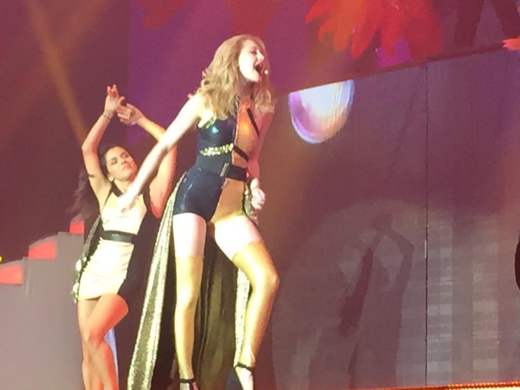 CLodovicaTjk's tweet photo. #FOTO
Доступны новые фотографии с шоу <<Violetta Live Viena>> с Мечи и Альбой.

#DVTO {@AlbaRicoNavarro @Mechilambre} http://t.co/SvHD8QxN0v