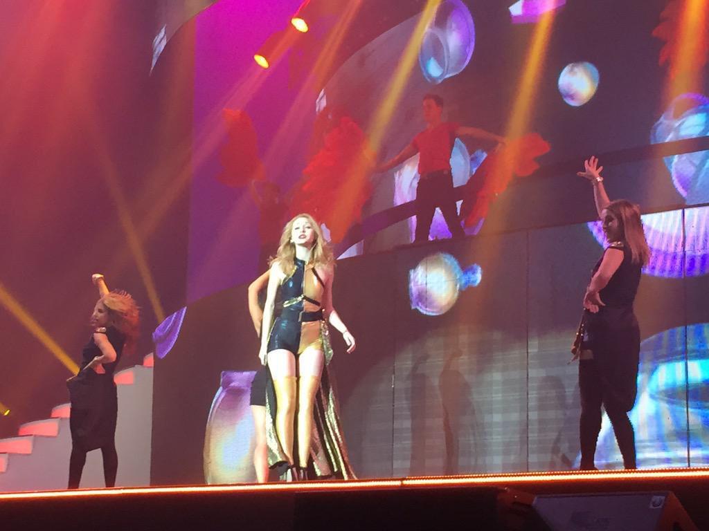 CLodovicaTjk's tweet photo. #FOTO
Доступны новые фотографии с шоу <<Violetta Live Viena>> с Мечи и Альбой.

#DVTO {@AlbaRicoNavarro @Mechilambre} http://t.co/SvHD8QxN0v