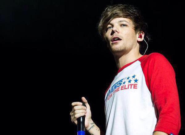 leadirection1d's tweet photo. #OTRAMonteal ❤️ http://t.co/hcwSpTO7Je