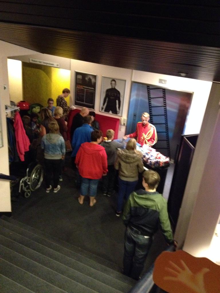 Stbijzgewoon's tweet photo. Warm welkom in het leukste theater! Met het hele gezin met koffie en ranja naar Annie. Bedankt TAP! http://t.co/MHVwj3V6HD