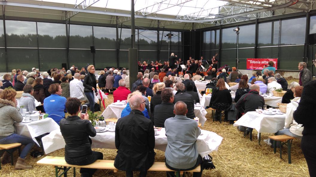 Concert #BieslandDagen is begonnen. Volop blije gezichten in de koeientuin <a href="/BieslandDagen/">BieslandDagen</a>