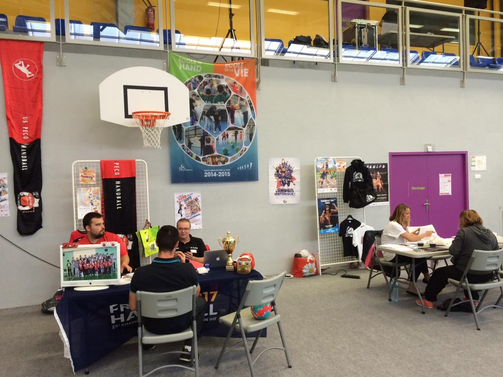 USPECQ_HANDBALL's tweet photo. Le meilleur du sport collectif réuni pour vous au forum de Port-Marly! #USPHAND #USPBASKET http://t.co/ZWrNdfSZXK