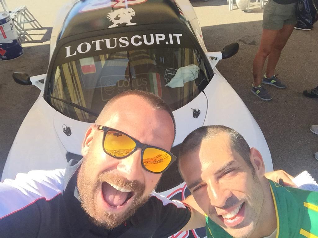 AlexCavazzoli's tweet photo. Gara1 Lotuscup #marcomelandri# go!! http://t.co/mIu7N7fPer