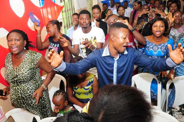 ChukssyE's tweet photo. The reason many of us hold on so tightly to our is bcos we don't believe that God can replenish it more than enough.. http://t.co/dsLyLsOlH6