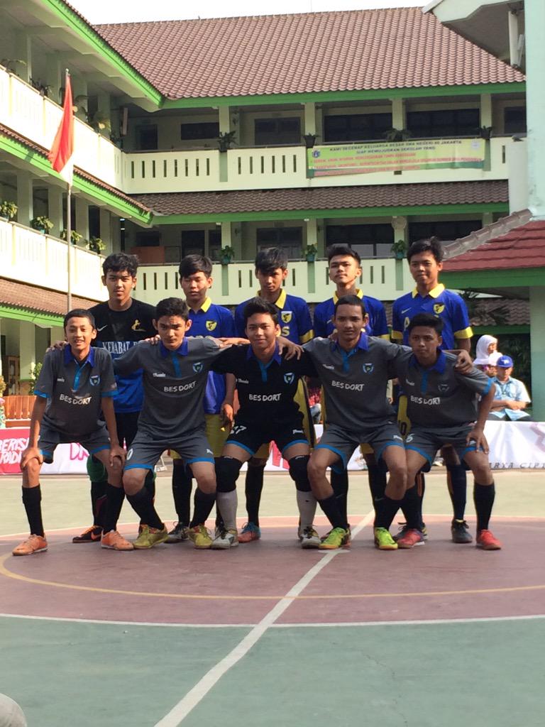 esc_III's tweet photo. SMK Yanusa Vs SMKN 45 jak-bar http://t.co/zhqtjuHW8i