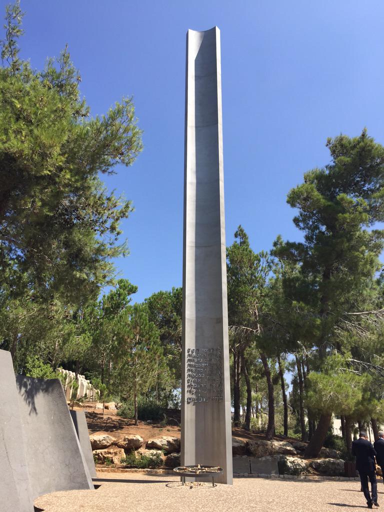 Immense émotion lors de la visite de <a href="/yadvashem/">Yad Vashem</a> à #Jerusalem. Shoah et Mémoire. Ne jamais oublier.