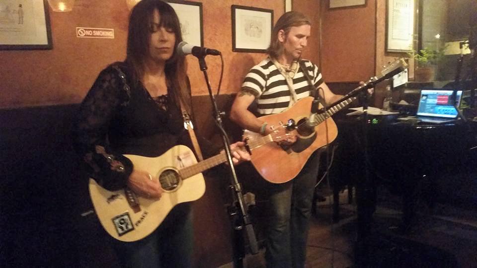 dinaregine's tweet photo. sitting in with @smoulderingson at #CafeVivaldi this evening. good fun @rnrkabaret http://t.co/VGXoFS1sOz
