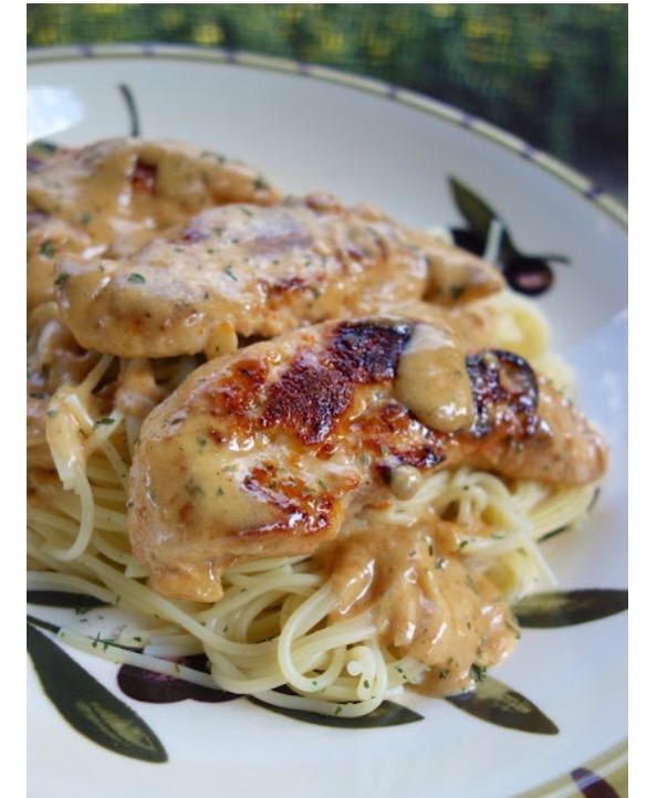 Ghadan_Injaz's tweet photo. Recipe of the day is Chicken Lazone. 
Enjoy your meal!

http://t.co/4PaQSbmtwL http://t.co/EbYtZlq7Fx
