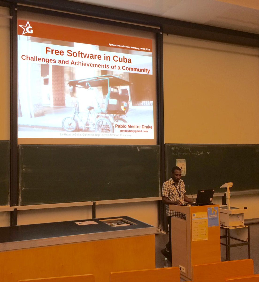 Keynote 'free software in cuba' von Pablo Mestre Drake auf der #pyunconf in Hamburg - bin gespannt #fb