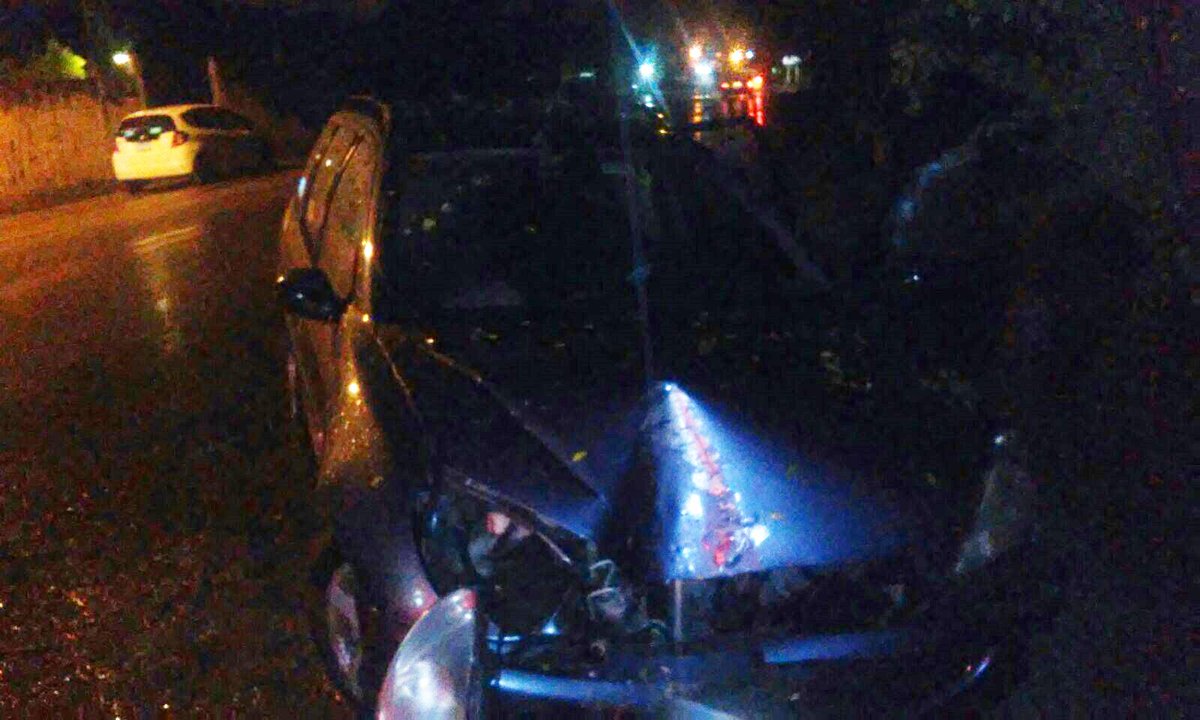ELPINERO's tweet photo. #REPORTE Conductor ebrio se impacta contra un árbol en San Jacinto Amilpas #Oaxaca http://t.co/vpzsxmAVZh