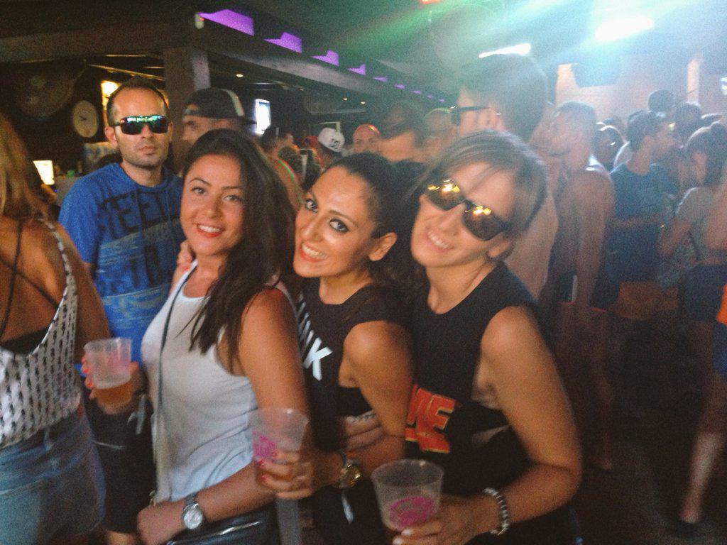 NuriRoblesQ's tweet photo. Recuerdos de un maravilloso agosto 👌👯🎶💃❤ http://t.co/BMQrHtwRmU