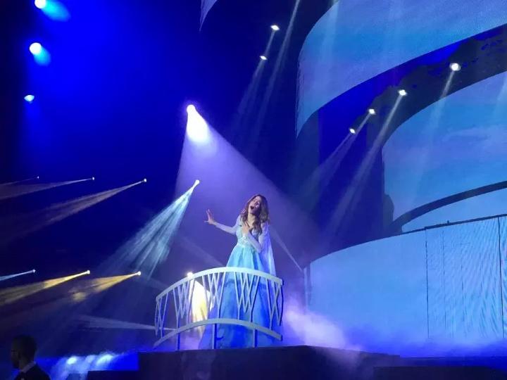 CLodovicaTjk's tweet photo. #FOTO
Новые фотографии с шоу <<Violetta Live Viena>> с Мартиной.

#DVTO {@TiniStoessel &amp; @WebTiniLodoIT } http://t.co/GTV6rDDOmD