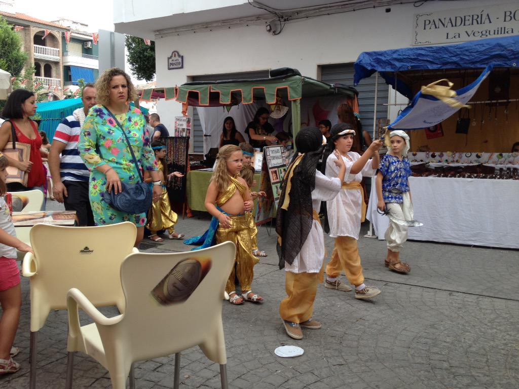 rubennunezdiaz's tweet photo. Empieza el desfile de la Banda Municipal Amigos de la Música #zocoHT2015 http://t.co/yyx4Tn9I68
