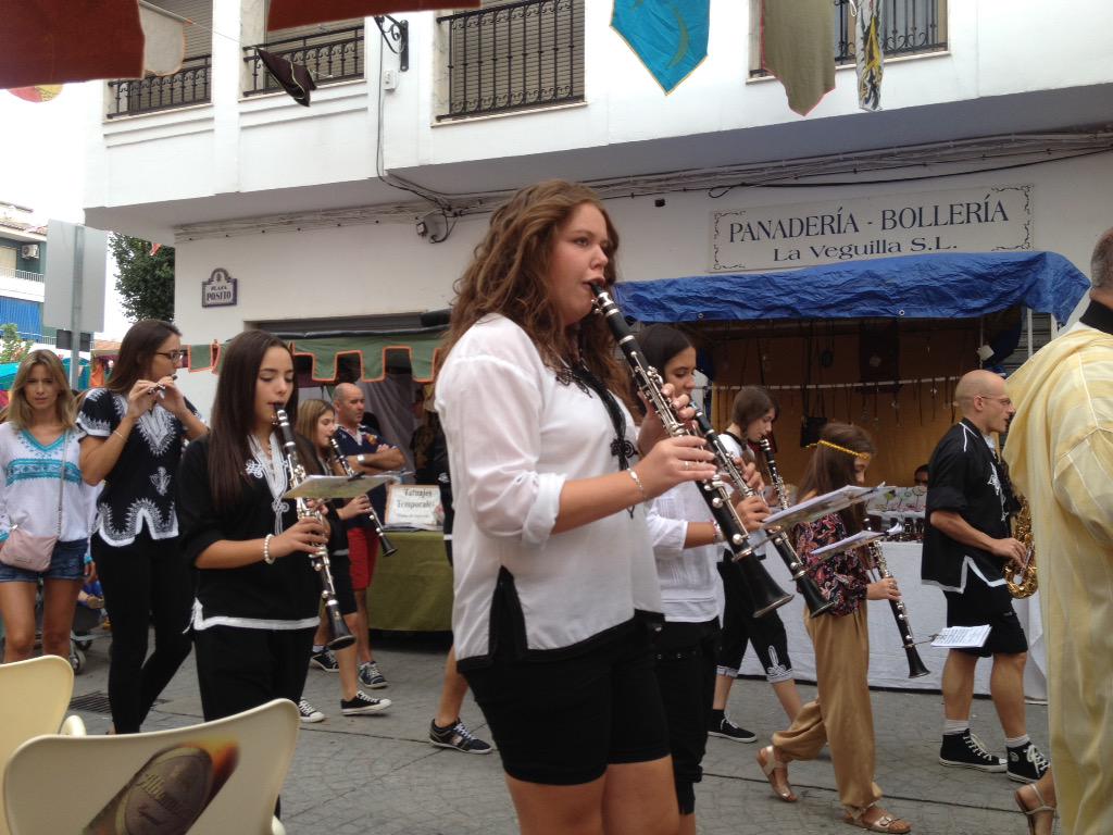 rubennunezdiaz's tweet photo. Empieza el desfile de la Banda Municipal Amigos de la Música #zocoHT2015 http://t.co/yyx4Tn9I68