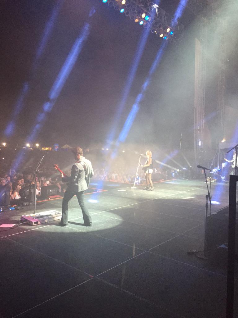 KevinHowardJI's tweet photo. @mirandalambert killed it tonight. http://t.co/zRjGkQT5mg