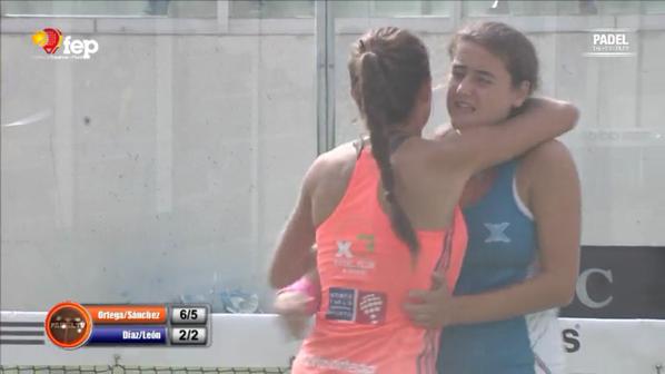 noxpadel's tweet photo. ¡¡¡Enhorabuena @asanchezfallada y @martita_ortega !!! Campeonas junior del #CtoEspMenores2015 ¡Sois muy buenas! http://t.co/U02OLBVP4J