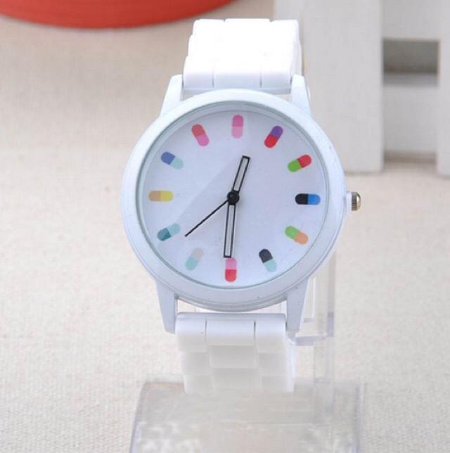 BuhoChaiShop's tweet photo. ¿Qué os parece este nuevo reloj? A nosotros nos encanta 😚😚😚💊💊💊 ¿Quieres conseguirlo? Escríbenos a info@buhochai.es http://t.co/iRqgW4DxyH
