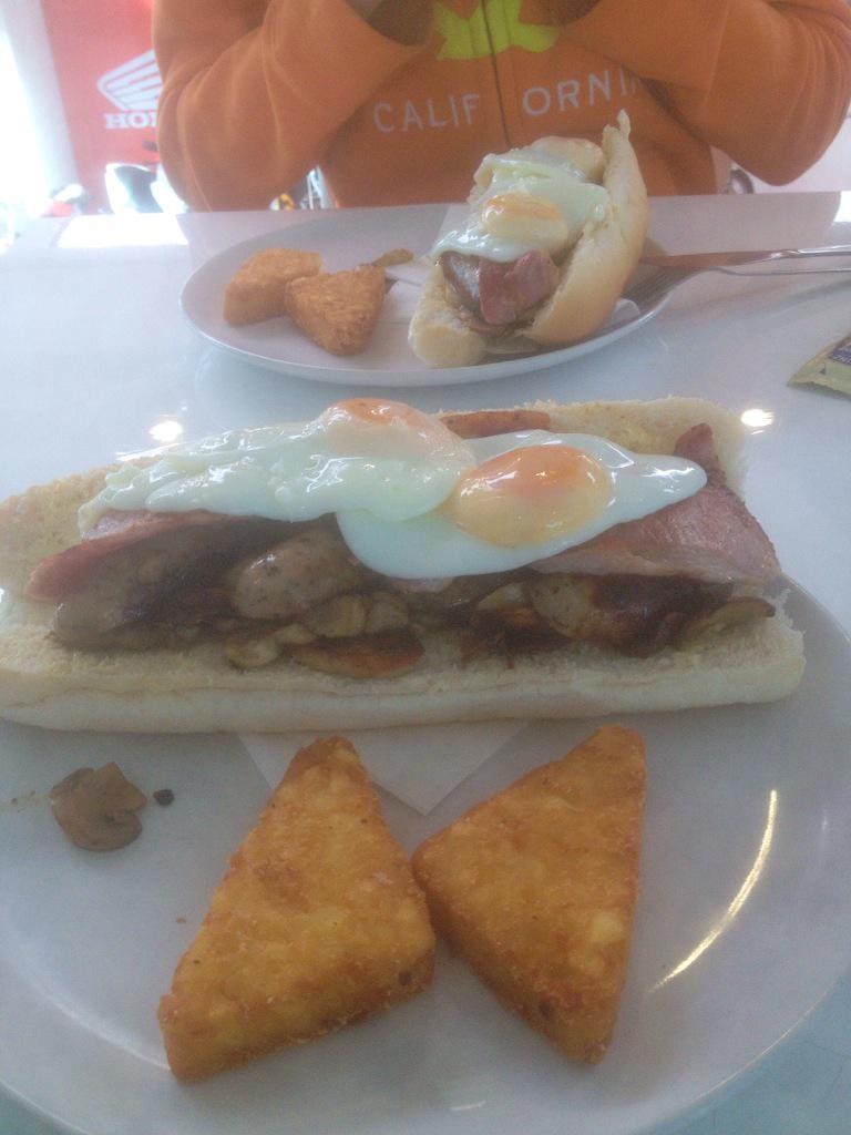 RichardRjab's tweet photo. Out with the boy for breakfast ;) #tweetwhatyoueat #eatinscheatin http://t.co/tZxDy9vWaV