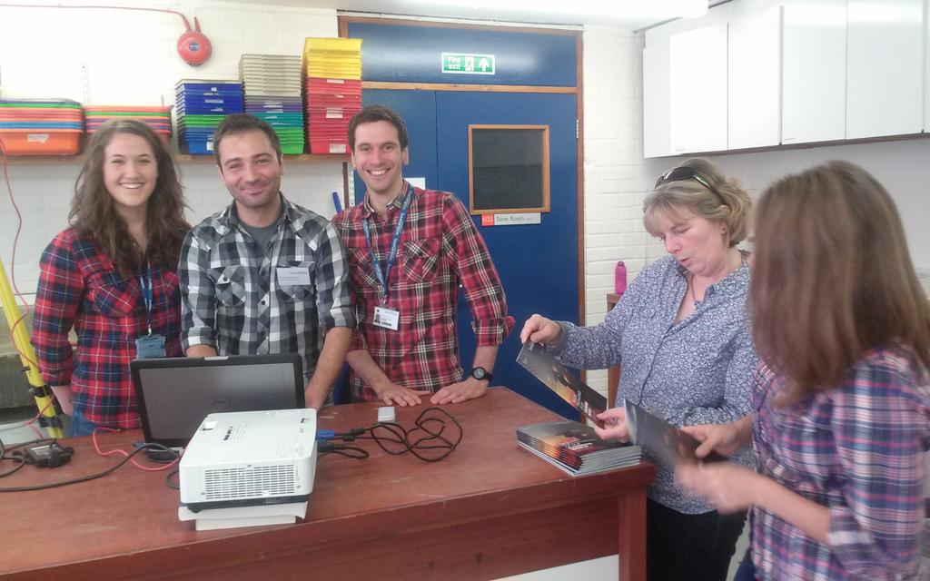 UoSGeogEnv's tweet photo. What's this? Lab uniform #technicalcheck @gregvasilop @CharrClarke @BigFatLabPete #myambition #geogsoton http://t.co/6BQCDXqpvp