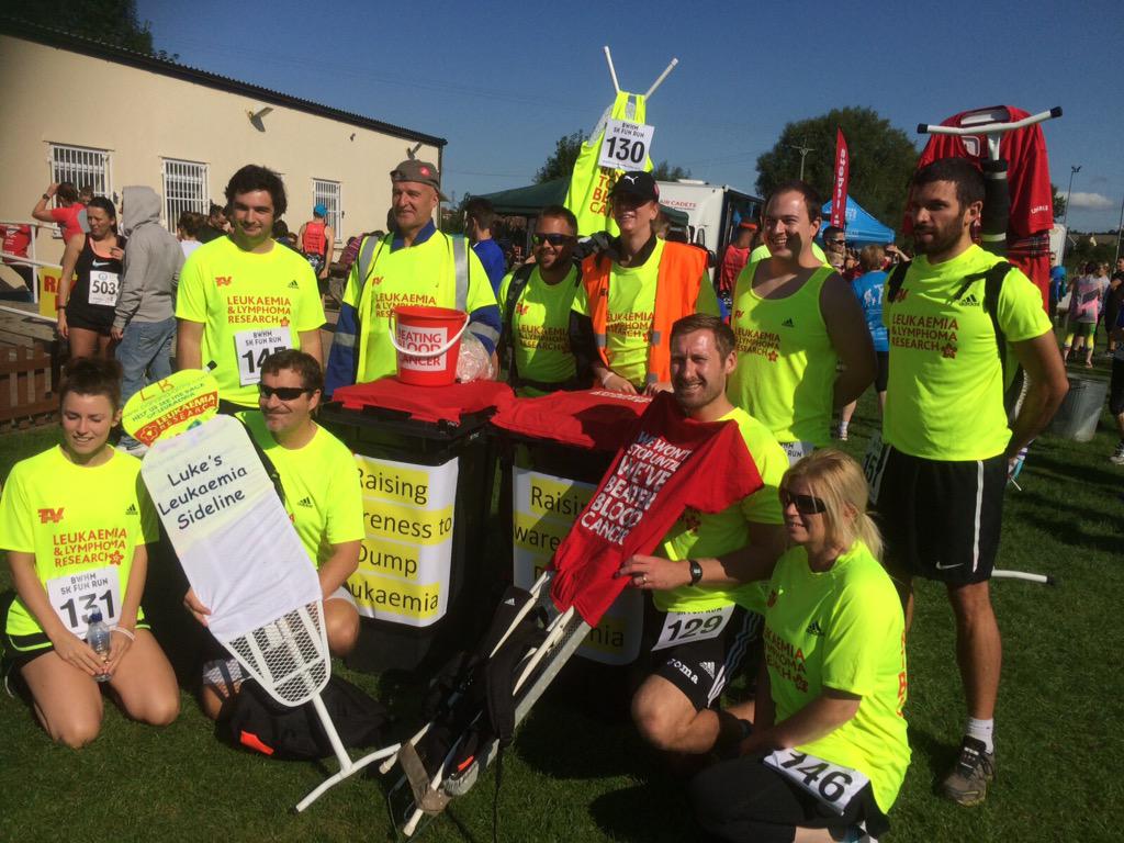 JamieLaird05's tweet photo. Ready for the 5k run @lukebuckingham #TeamBC #Ironingboards http://t.co/1SZnOVXNs4