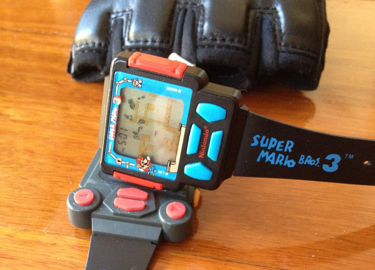 shitgadget's tweet photo. Forget the Smart Watch it was all about Nelsonic's Game and Watch line in the 1980's. http://t.co/bw3DpTDT6c