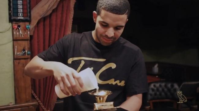 TheSource's tweet photo. Drake Remixes The Weeknd’s “Tell Your Friends” 

http://t.co/WO5lGMNVA9 http://t.co/cFquCut5pF