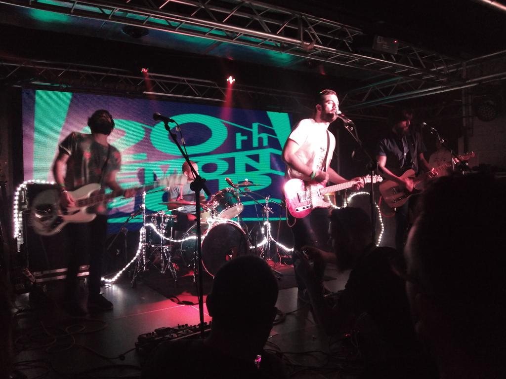 blackskullshop's tweet photo. Anoche el concierto de @VivaSuecia en @SalaRem fue como un buen polvo, corto pero intenso. http://t.co/QqctgbllD8